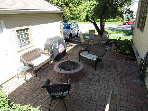 Patio with fire pit 