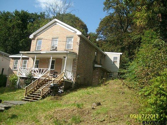 2nd image of 119 Old Mill St