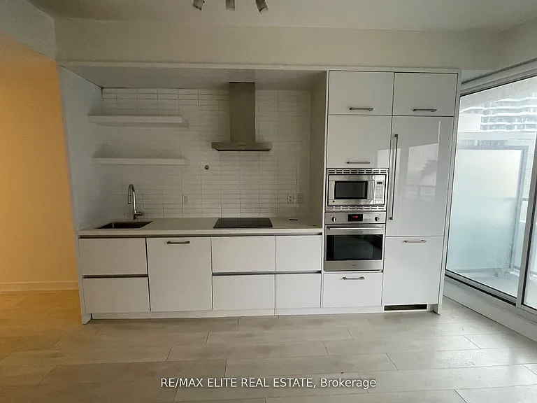 2221 Yonge St #1105 — Photo 2