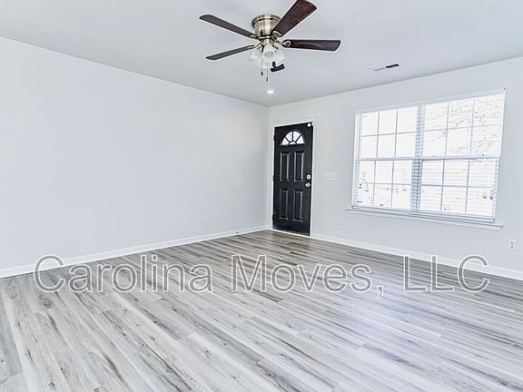 2nd image of 3 Crescent Creek Ct