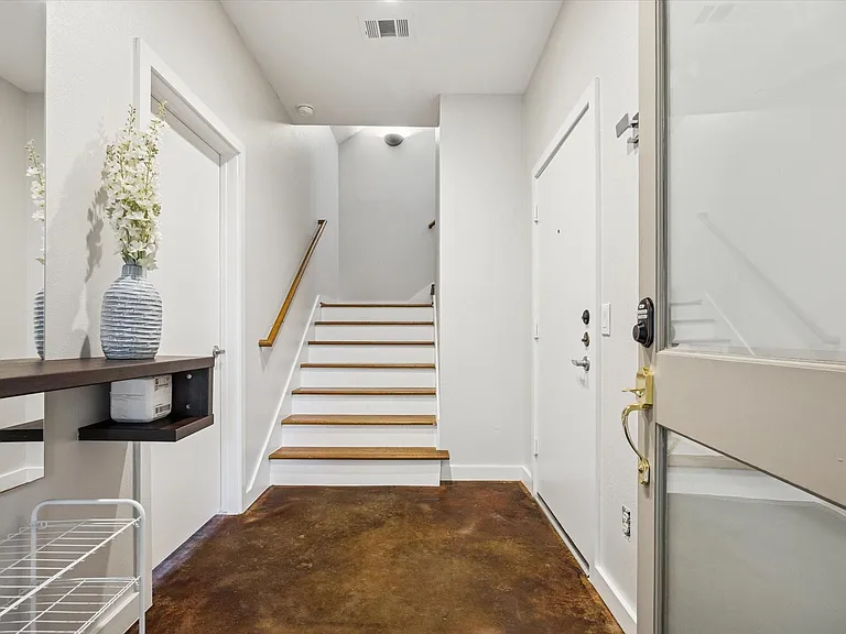 2404 Fairview Ave #C — Photo 12