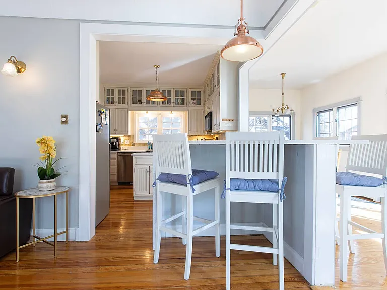 2542 Pine St — Photo 4