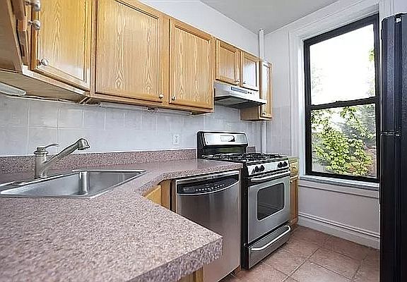 4th image of 197 Saint Marks Ave APT 2R