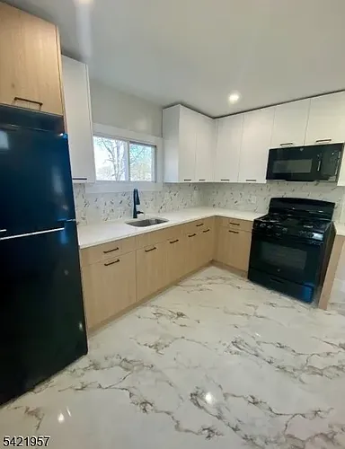 323 Rutherford Ave Photo 1