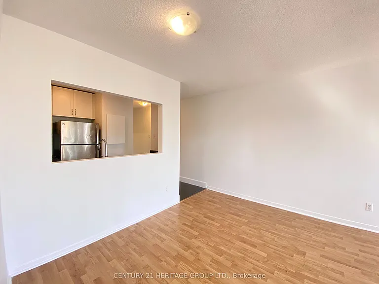 170 Grove St E #302 — Photo 7