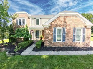2384 Millbrook Ct, Rochester Hills, MI 48306