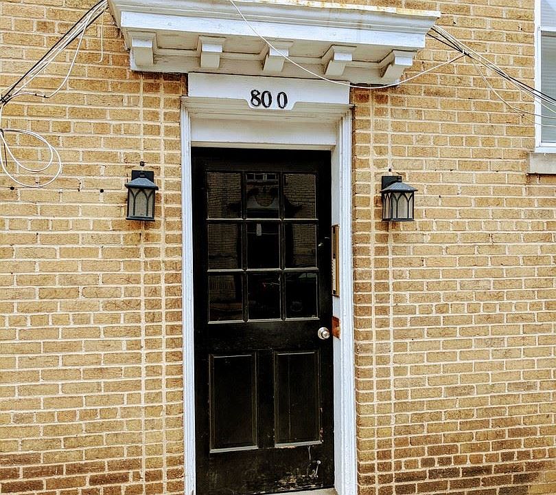 1st image of 800 N Sheppard St APT 10
