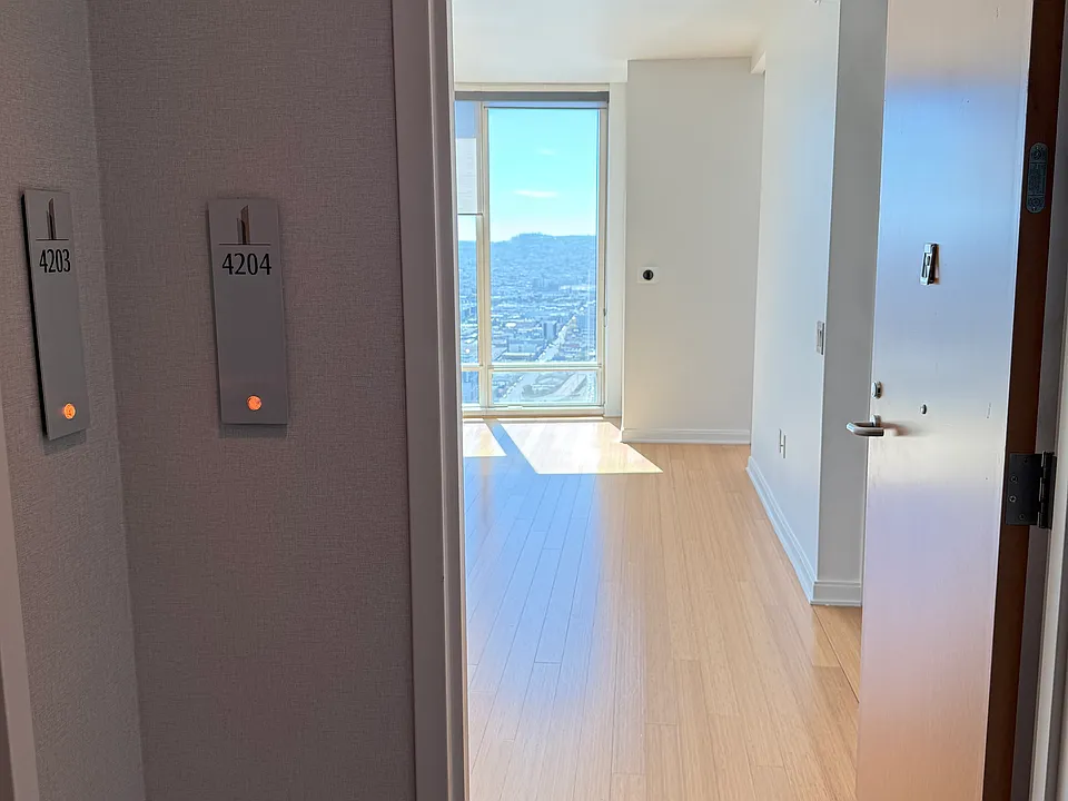 425 1st St #4204