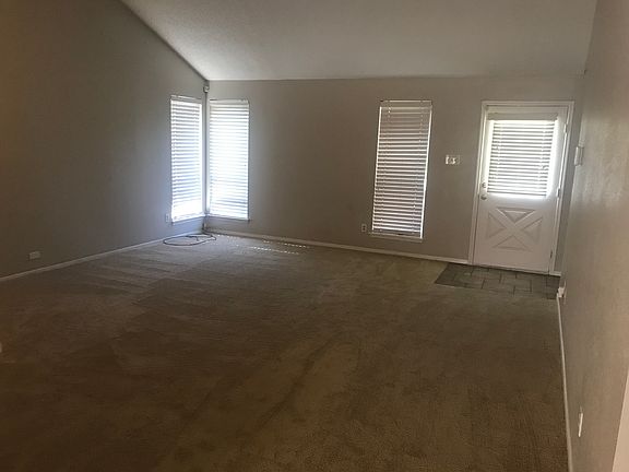 5th image of 13711 Grosvenor St