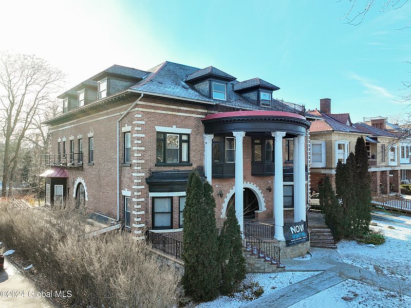 4th image of 644B Madison Avenue