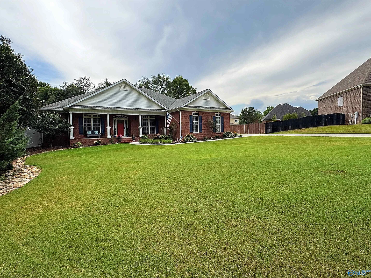 3 bed, 2.0 bath, 2377 sqft, $2,575 — Photo 3