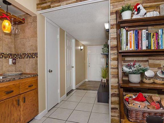3rd image of 220 N Bayshore Blvd APT 106