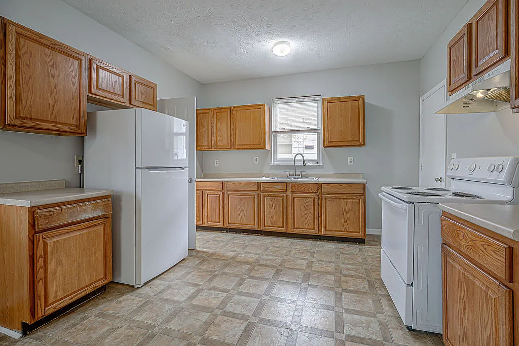 1915 Woodlawn Avenue - 1 — Photo 4
