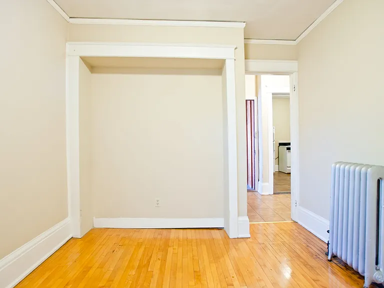$1075 1 BR, 1 BA Apt, Incl Heat & Electric - Close to UW-Milwaukee - 3000 N Oakland Ave — Photo 6