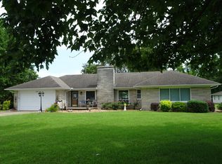 1007 W Main St, Carmi, IL 62821