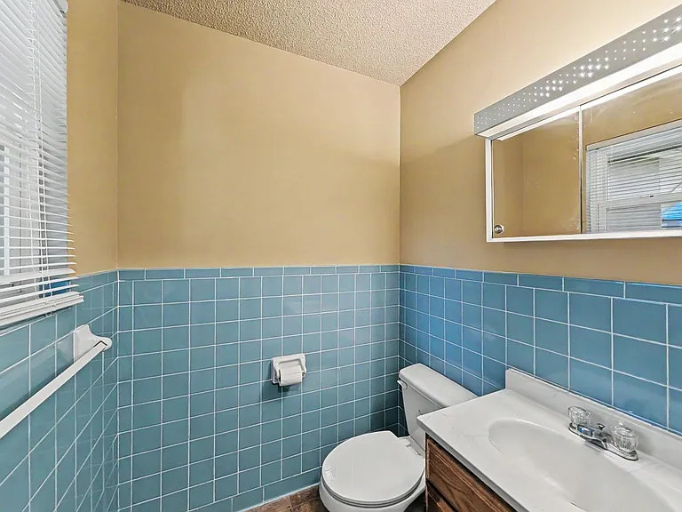 16 Evesham Ln — Photo 11