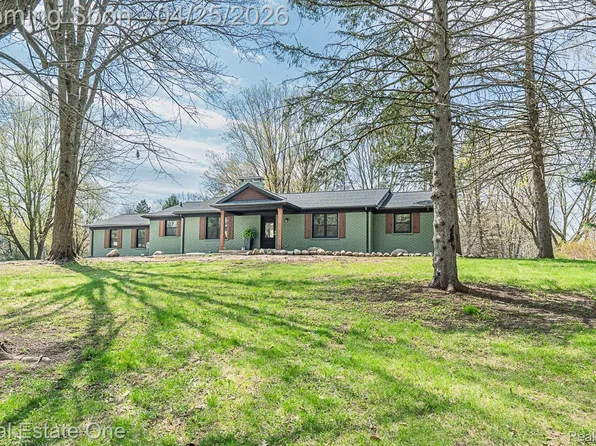 3210 Lake George Rd, Oakland, MI 48363