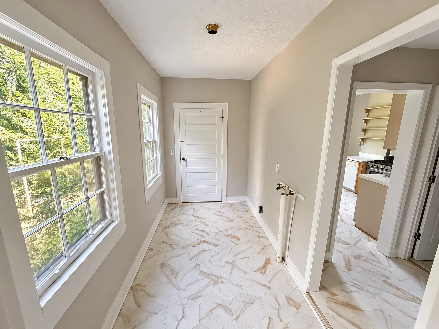 3 bed, 2.5 bath, 1800 sqft, $1,100 — Photo 4