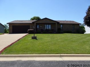 547 Maple Ridge St, Peosta, IA 52068