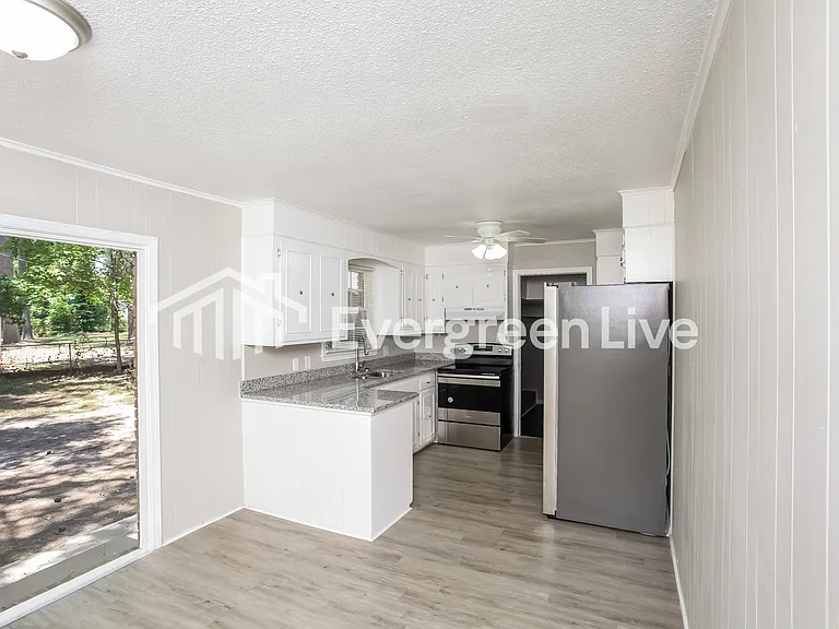 4725 Bonnie Forest Blvd — Photo 3