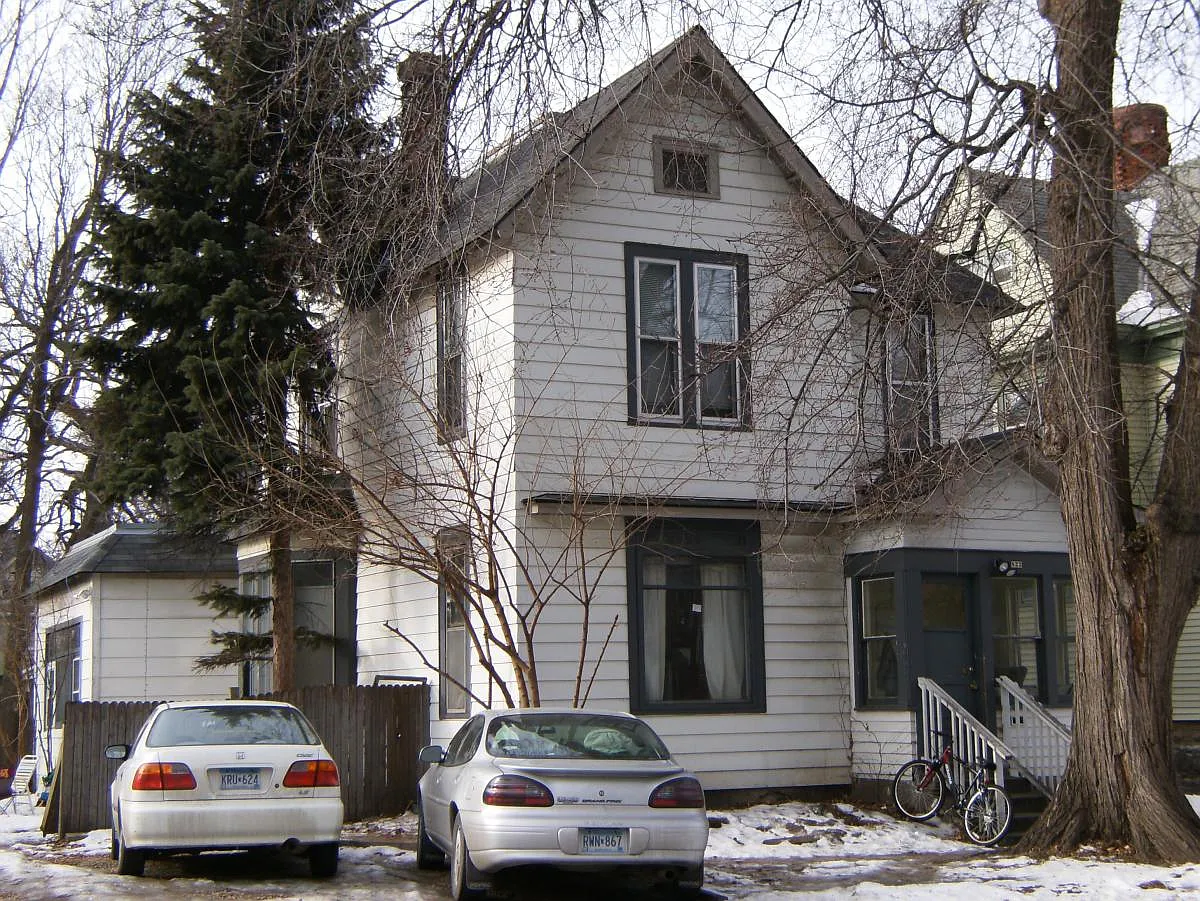6 bed, $3,000 — Photo 1