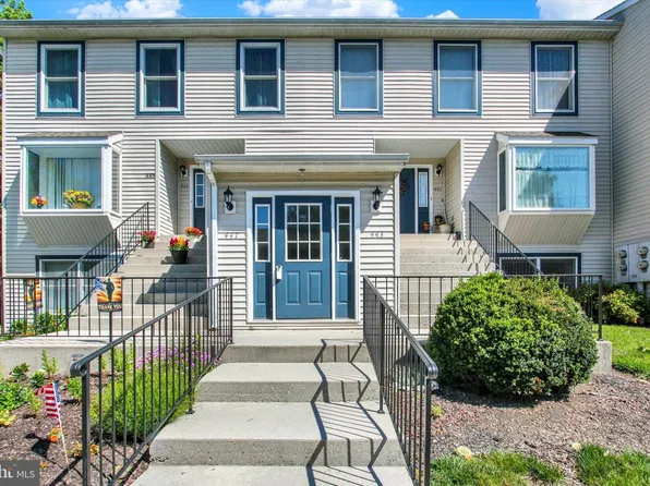 443 Springbrook Ct, Hanover, PA 17331