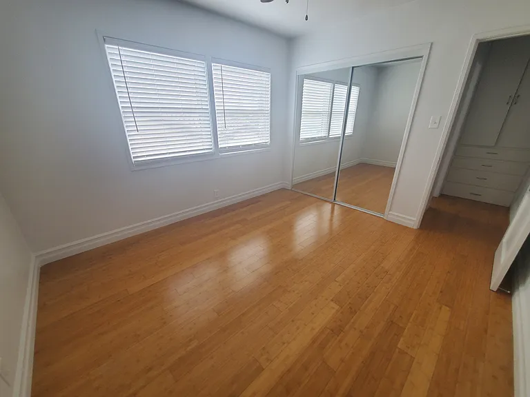 130 Roycroft — Photo 26