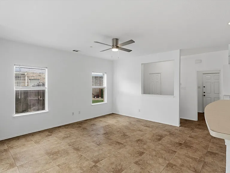 5924 Lost Valley Dr — Photo 7