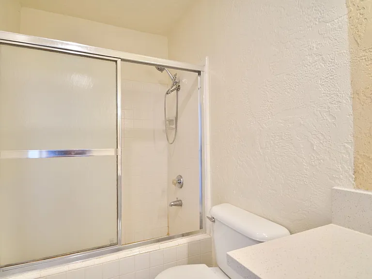 1708 Marshallfield Ln — Photo 6