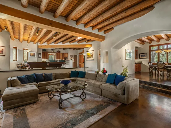 4 Astor Cir, Santa Fe, NM 87506