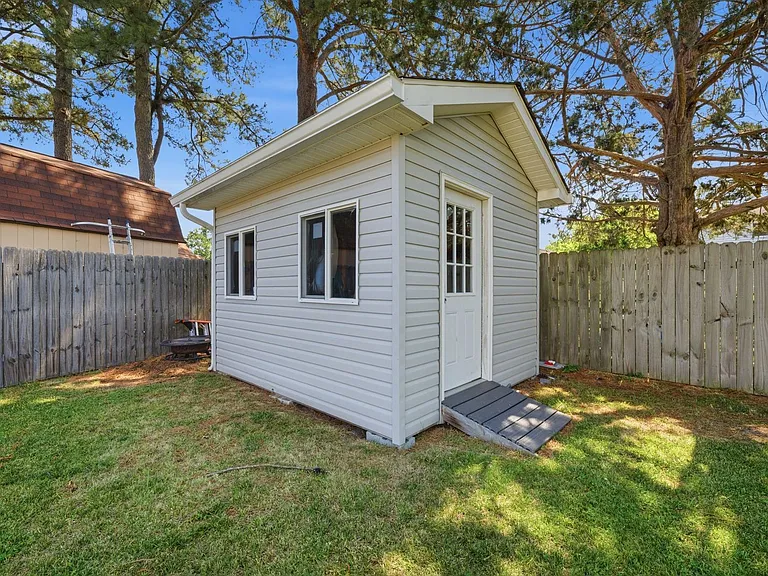 368 Gainsborough Rd — Photo 40