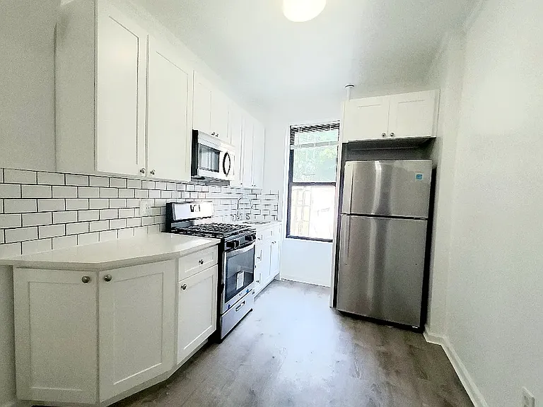 64-37 Catalpa Ave #1R — Photo 2