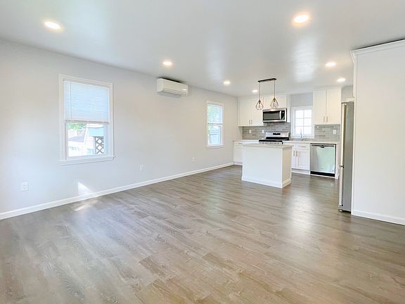 4th image of 601 1st St Floor 1