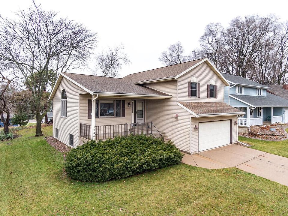 1st image of 1943 SANDALWOOD DRIVE