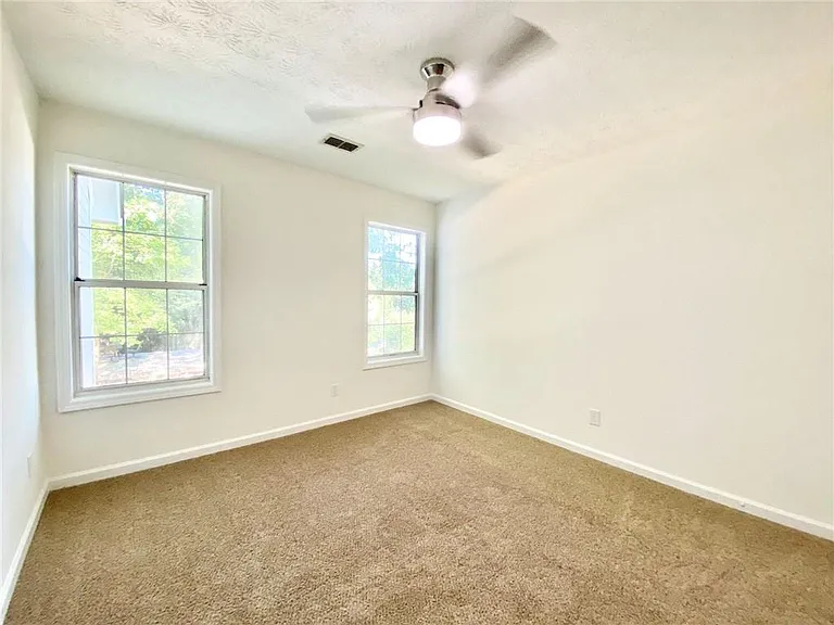 640 Suwanee Lakes Cir — Photo 27
