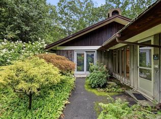 8 Morgan Cir, Amherst, MA 01002