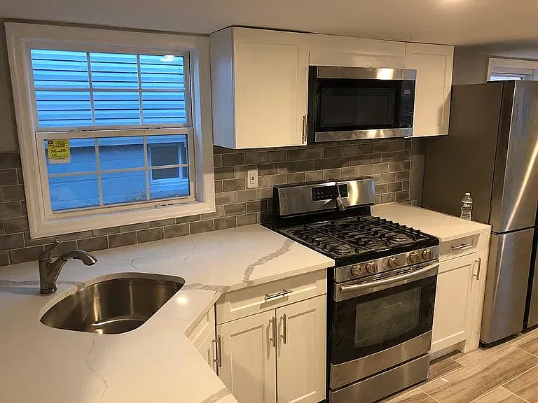 3 bed, 1000 sqft, $2,650 — Photo 2