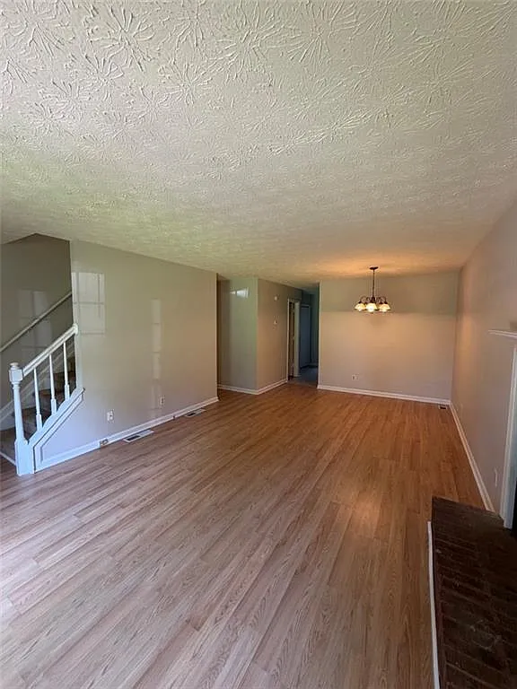2 bed, 2.5 bath, 6831 sqft, $1,600 — Photo 4