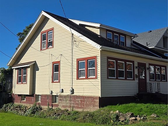 3rd image of 906 Silvercrest Ave