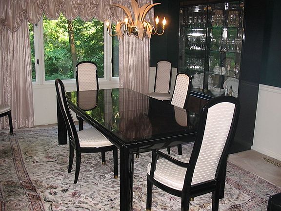 Formal DR, Crown Molding & Chair Rails