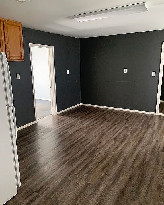 2nd image of 206 Miller St