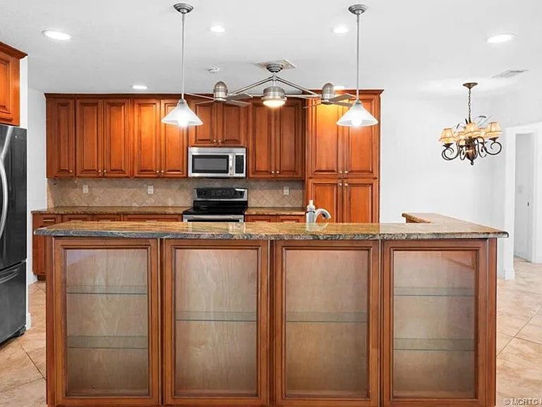 3074 NE Loquat Ln — Photo 7