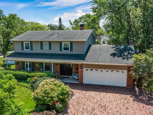 401 69th St, Darien, IL 60561