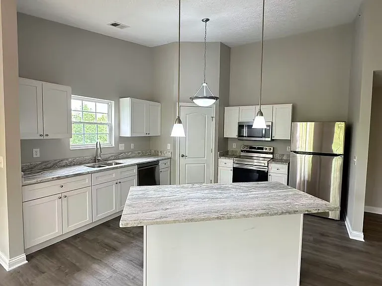 1118 Periwinkle Dr — Photo 4