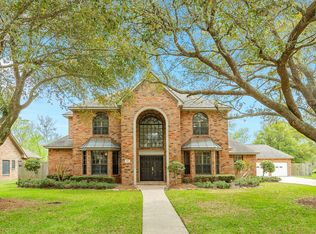 95 Rosewood St, Lake Jackson, TX 77566
