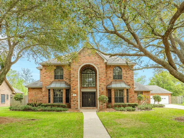 95 Rosewood St, Lake Jackson, TX 77566