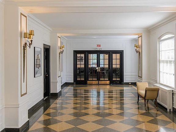 3rd image of 33 Gates Cir APT 6C