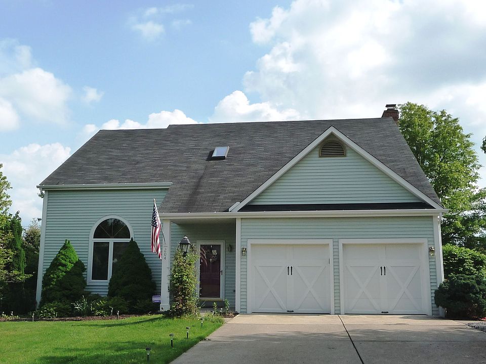 1st image of 204 Meadowbrook Dr