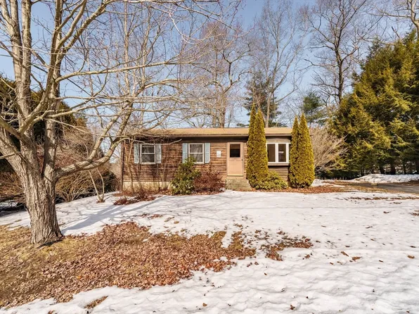 70 Overlook Dr, Northampton, MA 01062