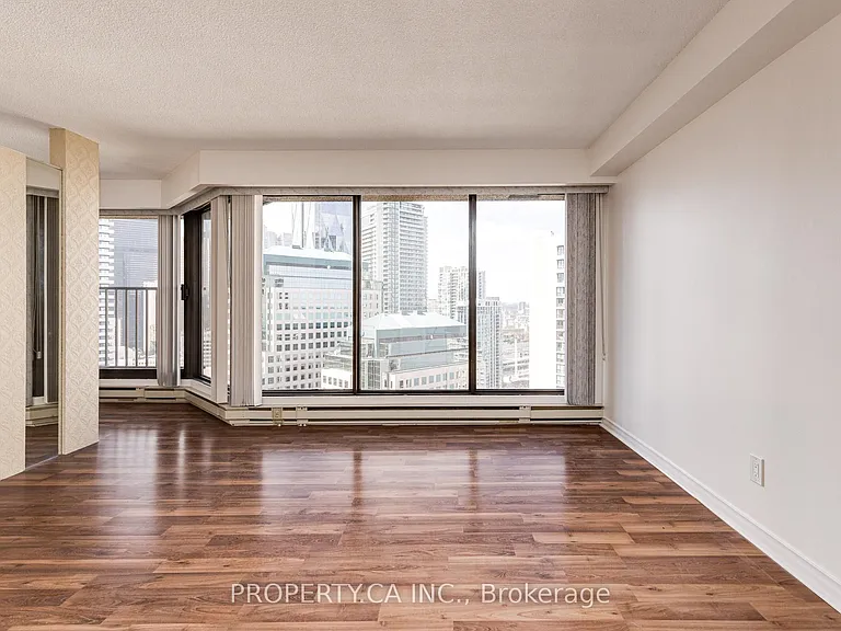 65 Harbour Sq #3209 — Photo 6